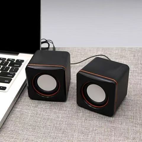 L772 Luna Small speakers