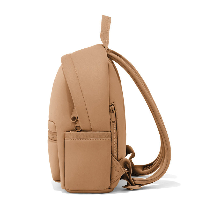 005 Large capacity travel backpack